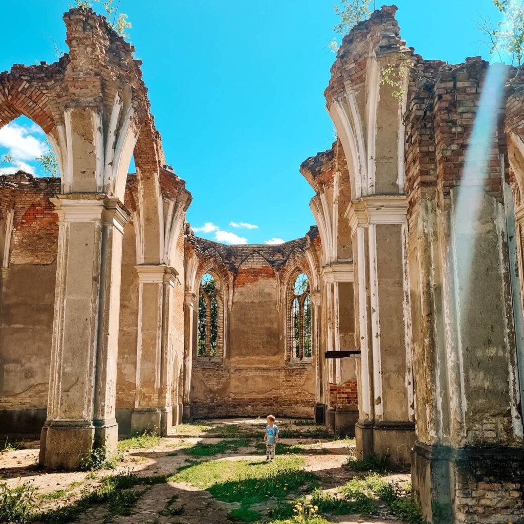 ruiny kościoła